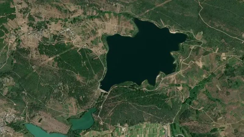 Satellite view of La Campañana reservoir, León, Castile and León, Spain