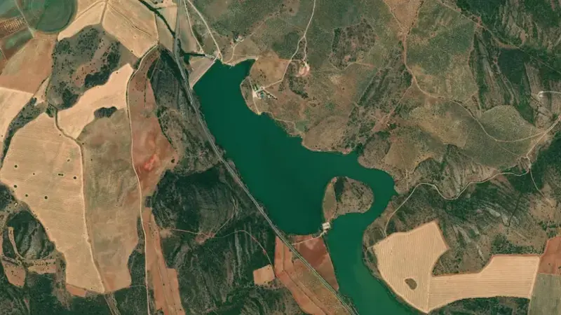 Satellite view of Pto. Vallehermoso reservoir, Guadiana, Spain