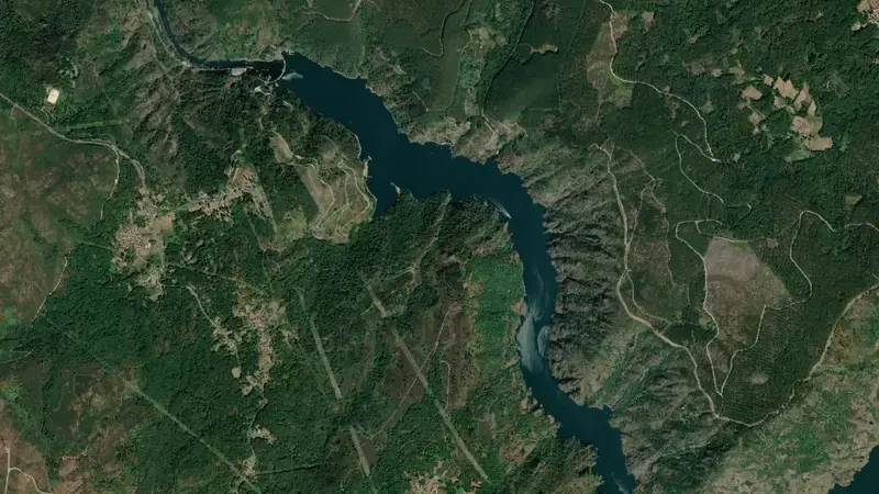 Satellite view of San. Estevo reservoir, Miño - Sil, Spain