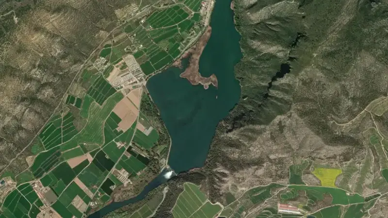 Satellite view of San Lorenzo reservoir, Ebro, Spain