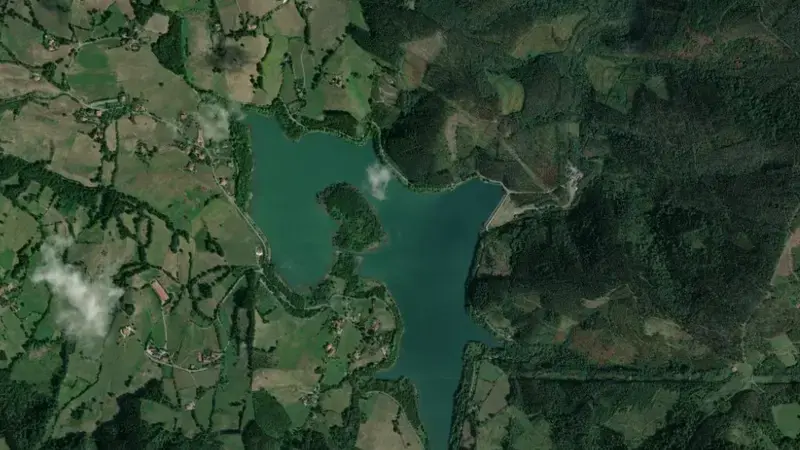 Satellite view of Urkulu reservoir, Cuencas Internas del País Vasco, Spain