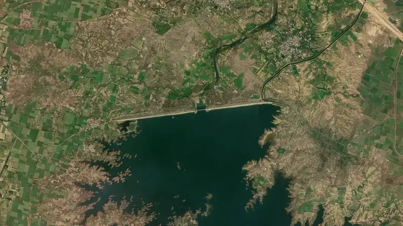 Satellite view of Maudaha reservoir, Uttar Pradesh, India