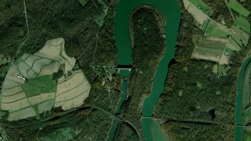 Satellite view of Conemaugh River Lake, PA reservoir, Pennsylvania, United States