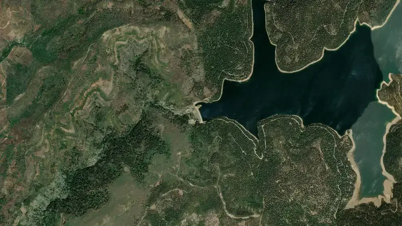 Satellite view of LITTLE GRASS VALLEY reservoir, California, United States