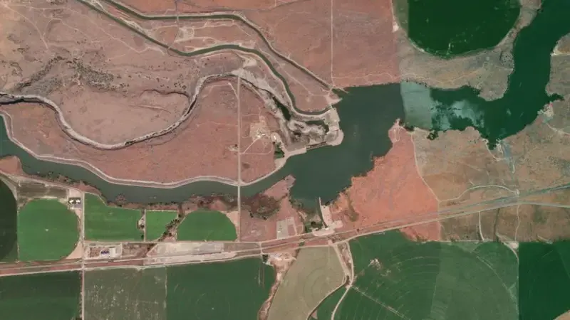 Satellite view of Milner Lake and Dam reservoir, Idaho, United States