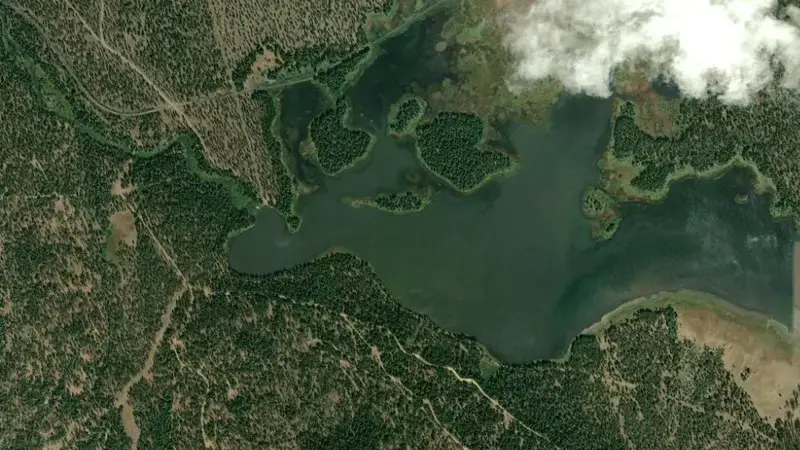 Satellite view of MOUNTAIN MEADOWS reservoir, California, United States