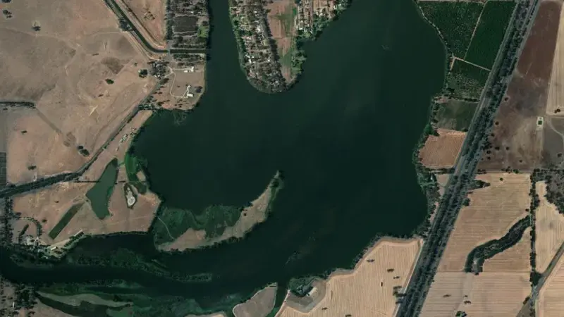 Satellite view of Goulburn Weir reservoir, Victoria, Australia