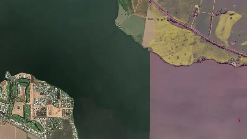 Satellite view of Yarrawonga Weir reservoir, New South Wales and Victoria, Australia