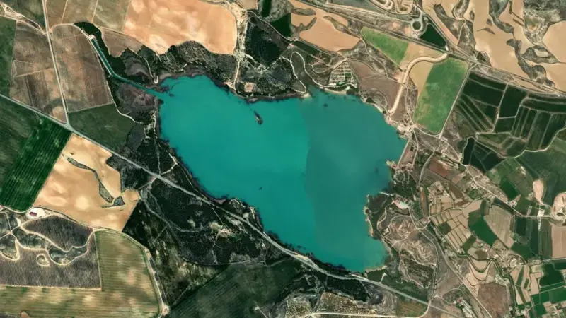 Satellite view of Alcañiz (Estanca) reservoir, Ebro, Spain