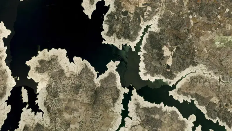 Satellite view of Almendra reservoir, Salamanca, Castile and León, Spain
