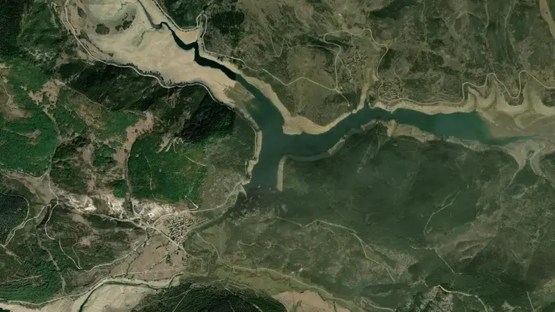 Satellite view of Camporredondo reservoir, Palencia, Castile and León, Spain
