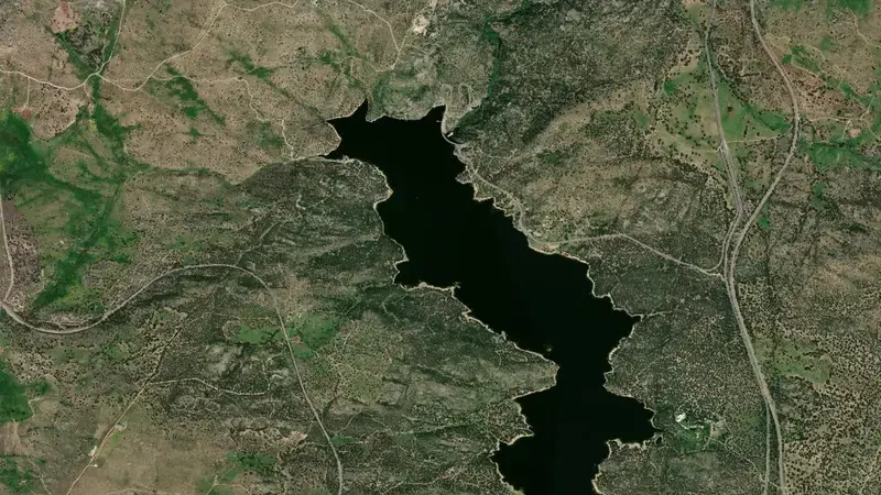 Satellite view of Castro de las Cogotas reservoir, Ávila, Castile and León, Spain