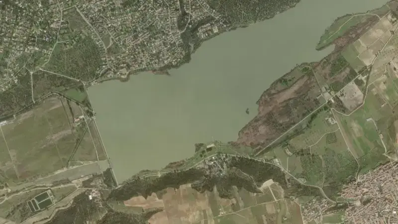 Satellite view of Cazalegas reservoir, Toledo, Castile-La Mancha, Spain