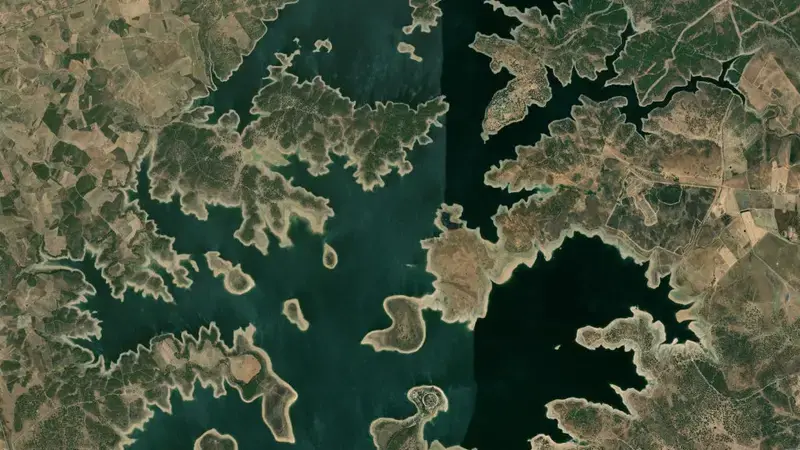 Satellite view of Gabriel y Galán reservoir, Cáceres, Extremadura, Spain