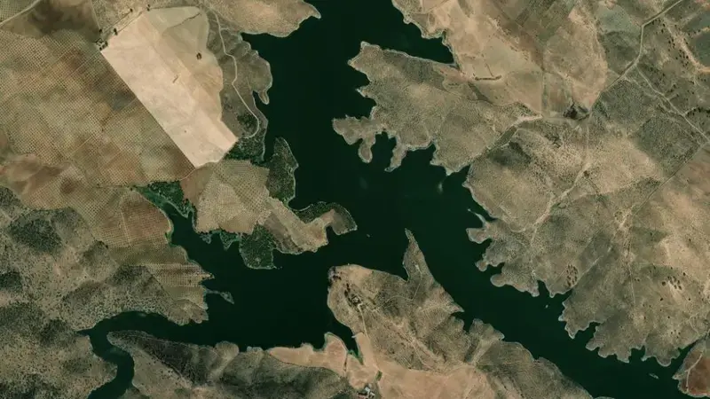 Satellite view of Los Molinos reservoir, Badajoz, Extremadura, Spain