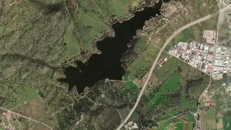Satellite view of La Portiña reservoir, Toledo, Castile-La Mancha, Spain