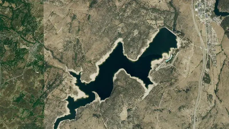 Satellite view of Riosequillo reservoir, Community of Madrid, Spain