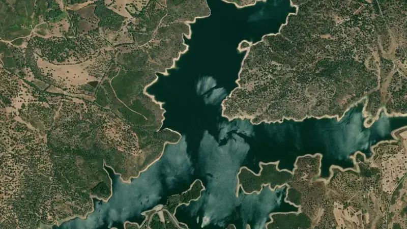Satellite view of Rivera de Gata reservoir, Cáceres, Extremadura, Spain