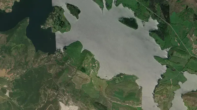Satellite view of Ullívarri reservoir, Álava, Autonomous Community of the Basque Country, Spain