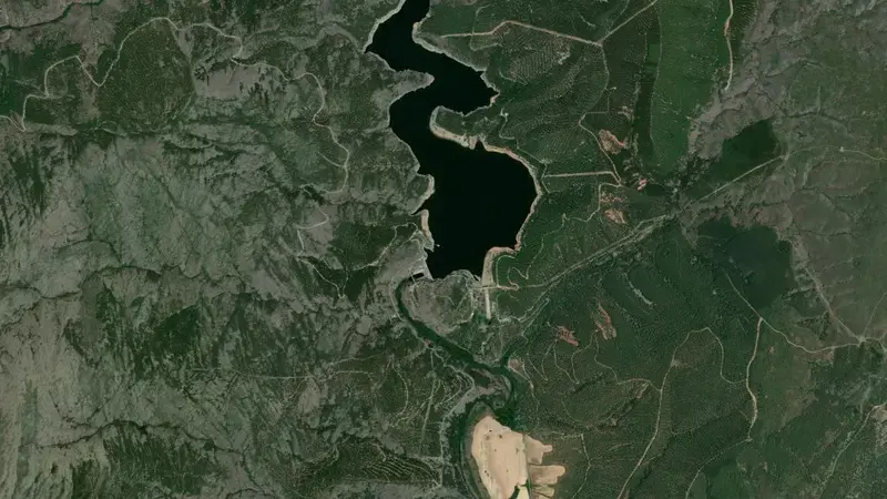 Satellite view of El Vado reservoir, Guadalajara, Castile-La Mancha, Spain