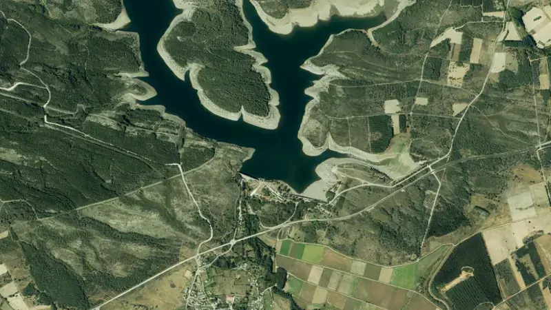 Satellite view of Villameca reservoir, León, Castile and León, Spain