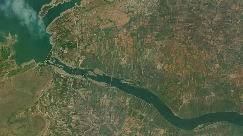 Satellite view of Almatti Dam / Lal Bahadur Shastri Sagar reservoir, Karnataka, India