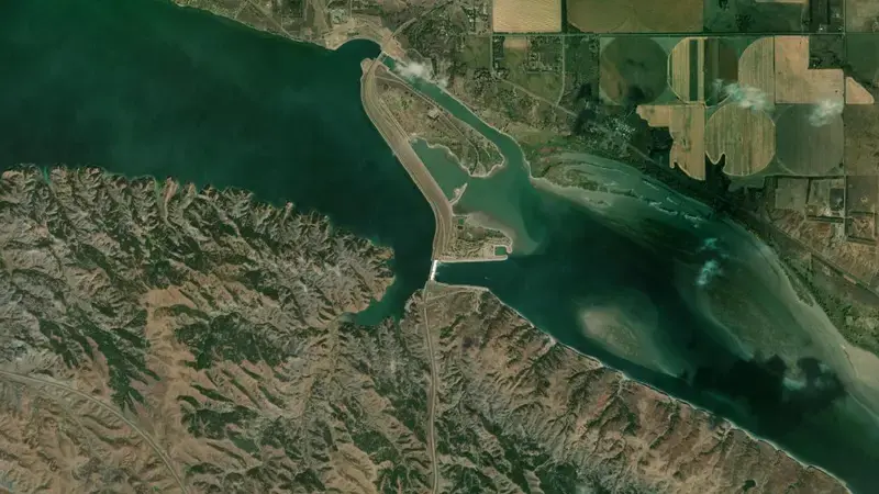 Satellite view of Big Bend Dam & Reservoir reservoir, South Dakota, United States