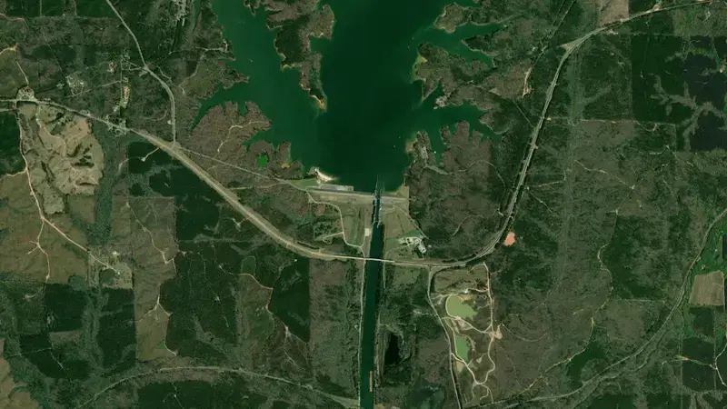 Satellite view of Jamie Whitten Lock and Dam reservoir, Mississippi, United States
