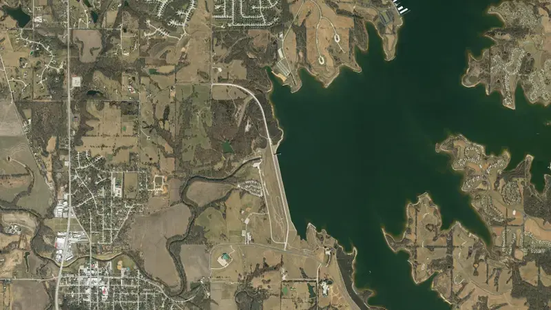 Satellite view of Smithville Dam & Reservoir reservoir, Missouri, United States