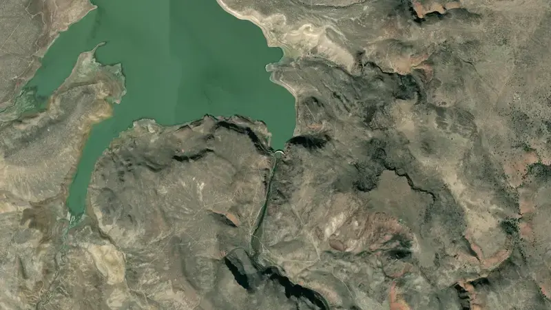 Satellite view of Warm Springs Reservoir and Dam reservoir, Oregon, United States
